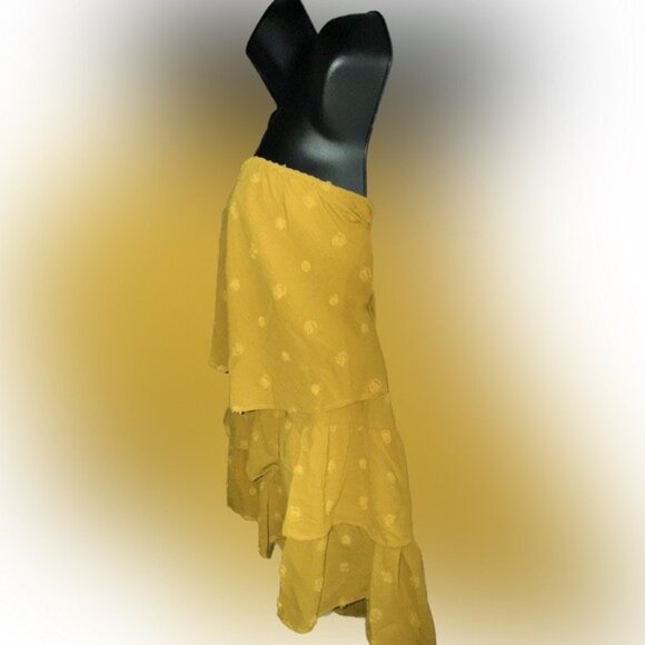 Belongs Strapless Ruffled Romper - Picture 5 of 12